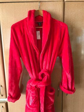 Victoria Secrets Bath Robe. Women M/L NEW.